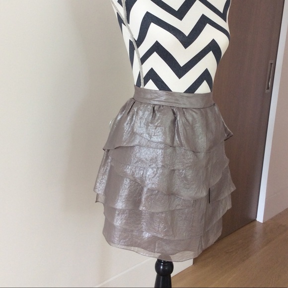 Club Monaco pale grey ruffle skirt - Picture 2 of 5